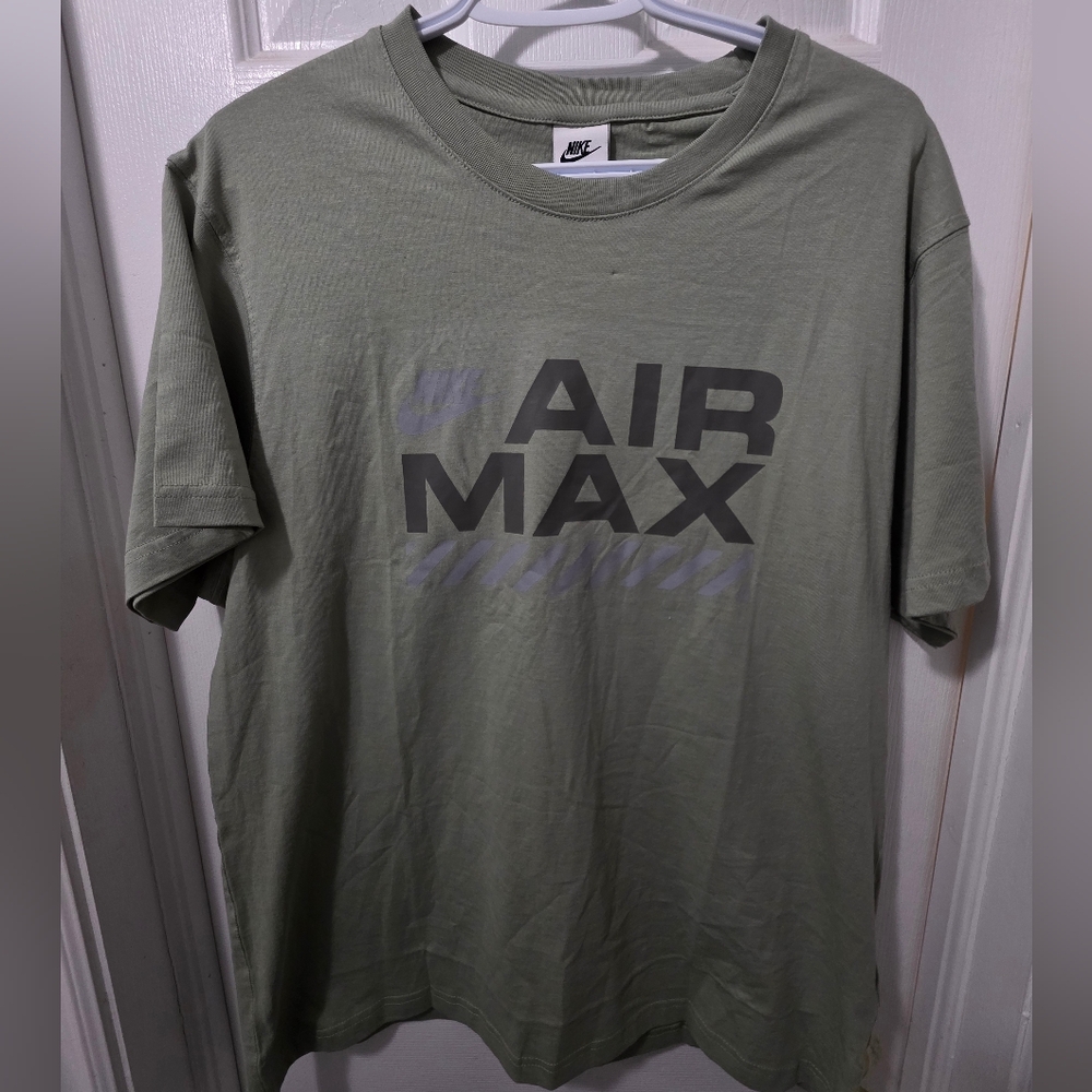 Nike Air Max Short Sleeve Tee in Olive